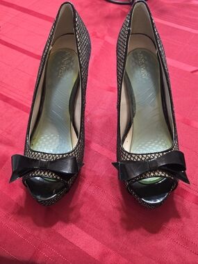 Nine West Black and Gold Mesh Peep-Toe Bow Heels